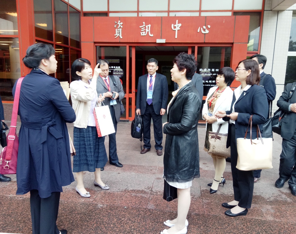 �D���B���_(t��i)����Уͬ�l(f��)չ�������Ļ��zӰչ���Ļ���W(xu��)�_Ļ