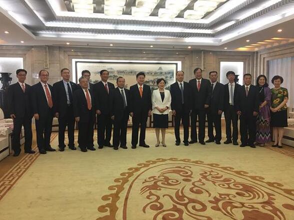 濟(jì)南市政協(xié)主席雷杰會(huì)見(jiàn)臺(tái)灣花蓮縣縣長(zhǎng)傅崐萁 濟(jì)南市政協(xié)主席雷杰會(huì)見(jiàn)臺(tái)灣花蓮縣縣長(zhǎng)傅崐萁