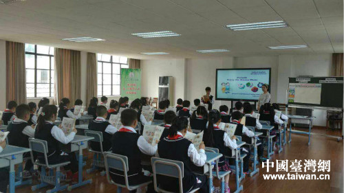 �҈@����С�W(xu��)У�L(zh��ng)���ν�����Ӗ(x��n)���L�F(tu��n)�c�Ϻ��Ќ�(sh��)�(y��n)С�W(xu��)���S�օ^(q��)�����W(xu��)Ժ������ɽ�W(xu��)У�_չ�˽̌W(xu��)����