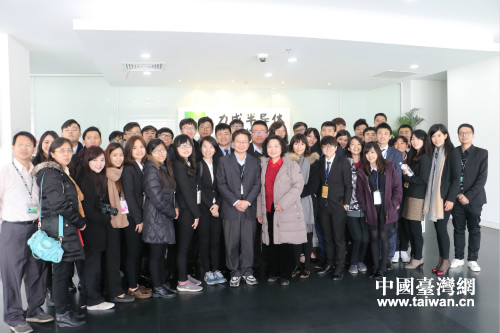 參訪團一行合影留念 參訪團一行合影留念