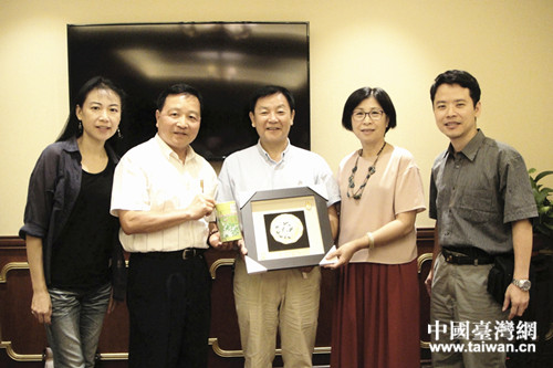 陜西省臺(tái)辦副主任何銳在西安會(huì)見臺(tái)灣亞太創(chuàng)意技術(shù)學(xué)院原校長劉紹文一行 陜西省臺(tái)辦副主任何銳在西安會(huì)見臺(tái)灣亞太創(chuàng)意技術(shù)學(xué)院原校長劉紹文一行