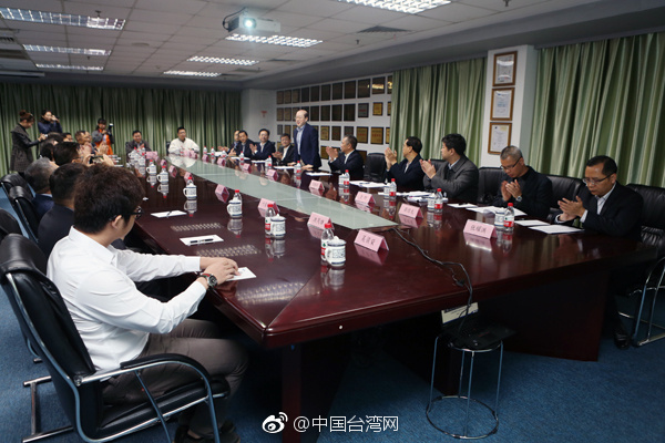 劉結(jié)一勉勵(lì)在莞臺(tái)商抓住機(jī)遇 搭上大陸經(jīng)濟(jì)發(fā)展快車 劉結(jié)一勉勵(lì)在莞臺(tái)商抓住機(jī)遇 搭上大陸經(jīng)濟(jì)發(fā)展快車