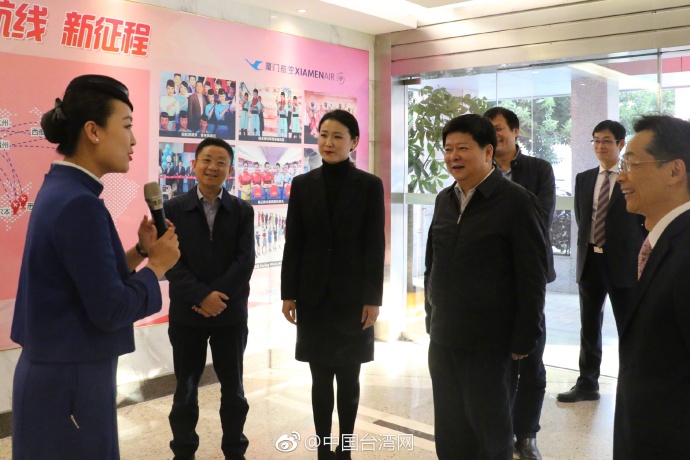 龍明彪探望在廈航就業(yè)的臺(tái)籍乘務(wù)員 龍明彪探望在廈航就業(yè)的臺(tái)籍乘務(wù)員