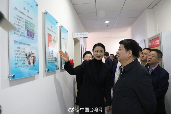 龍明彪探望在廈航就業(yè)的臺(tái)籍乘務(wù)員 龍明彪探望在廈航就業(yè)的臺(tái)籍乘務(wù)員