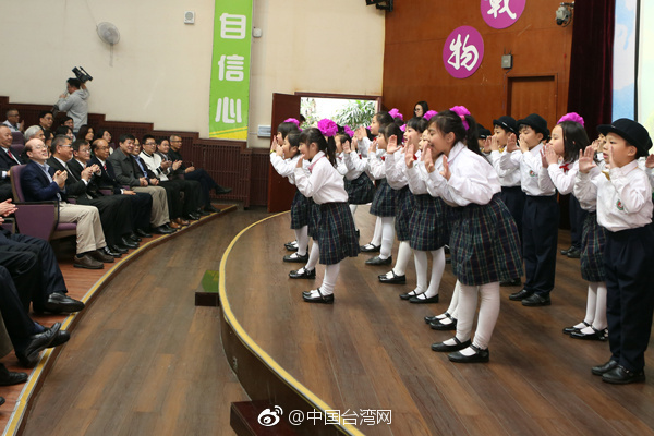 劉結(jié)一看望慰問東莞臺(tái)商子弟學(xué)校師生和家長代表 劉結(jié)一看望慰問東莞臺(tái)商子弟學(xué)校師生和家長代表