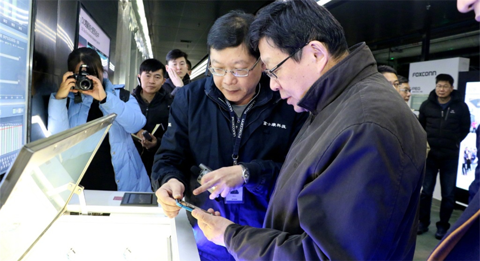 海協(xié)會(huì)會(huì)長(zhǎng)陳德銘走訪富士康:“中國(guó)夢(mèng)”你們要出力