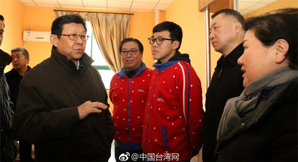 海協(xié)會(huì)會(huì)長(zhǎng)陳德銘走訪臺(tái)資教育機(jī)構(gòu) 看望慰問(wèn)臺(tái)籍教師并座談交流