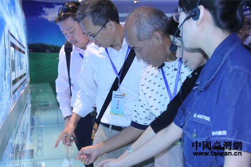 兩岸媒體參觀攀枝花釩鈦高新技術產(chǎn)業(yè)園區(qū)