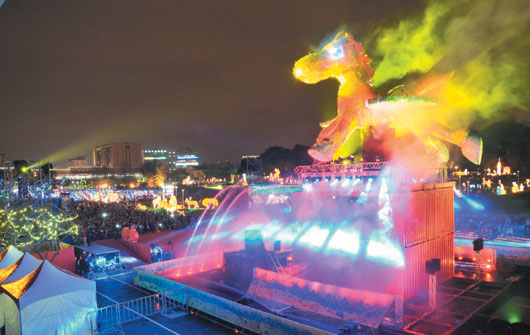 臺(tái)北燈節(jié)亮了“圓仔”和“飛馬”齊亮相(圖)