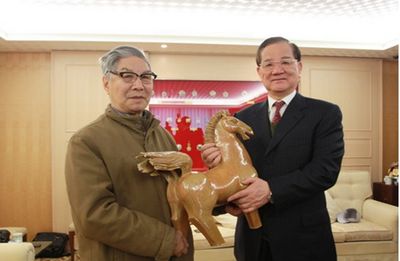 梁國揚率《臺聲》雜志文化交流參訪團拜會連戰(zhàn)