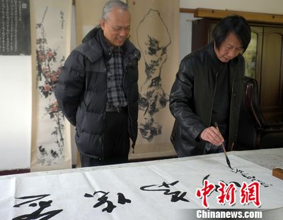 臺灣微雕家陳逢顯參訪江西八大山人紀(jì)念館(圖)