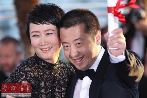 �Y�ψDƬ��2013��5��26�����ڵ�66��ꩼ{��(gu��)�H�Ӱ��(ji��)�ϣ��Ї�(gu��)��(d��o)���Z���£��ң��������w���@��(ji��ng)���ϯ����ʽ����66�÷���(gu��)ꩼ{��(gu��)�H�Ӱ��(ji��)26���ڷ���(gu��)�ϲ����IС��ꩼ{�����Ļ���Ї�(gu��)��(d��o)���Z���{�衶��ע����һƬ�@����ф�����(ji��ng)�����A��ӛ�߸��o�z