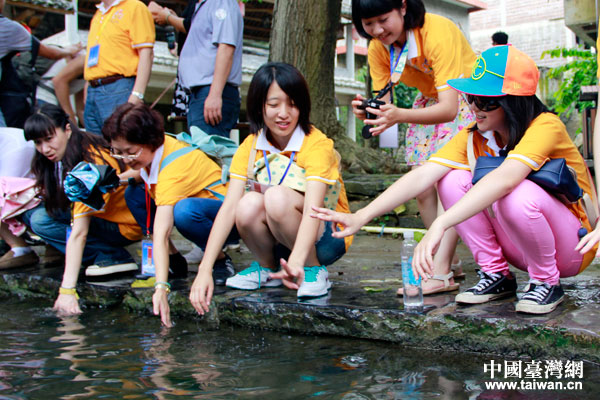 27�գ�������ϵ�ഺ�X���л��(d��ng)�ăɰ���W(xu��)�������V���R���Ѕ��^�SҦ���(zh��n)������ǧ��Ŵ���Ěvʷ�L(f��ng)ò.