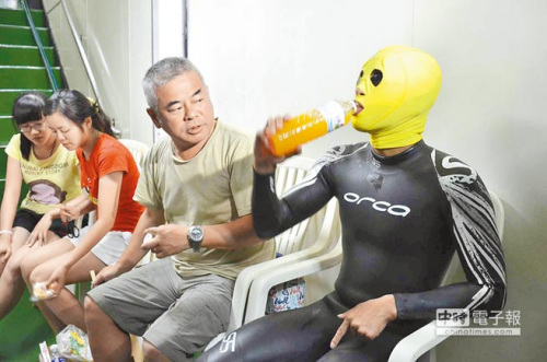   Ӿ���_�����{�x�֞��ֹˮĸ�������Ӱ���ˮǰ�������Ϸ�ˮĸ���֡��D�Ҟ��_���x�������