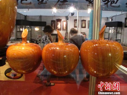 臺(tái)灣檜木“小蘋(píng)果”首次亮相第九屆龍江文博會(huì) 臺(tái)灣檜木“小蘋(píng)果”首次亮相第九屆龍江文博會(huì)