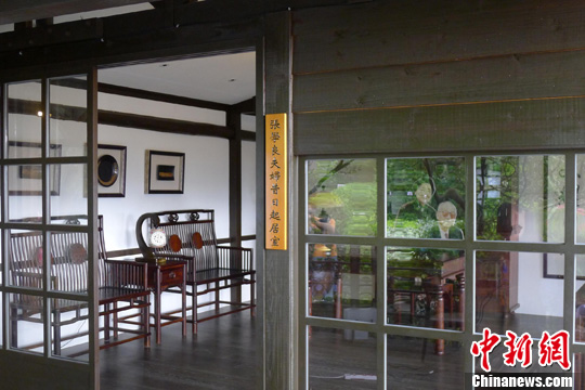 ���W���_���f��