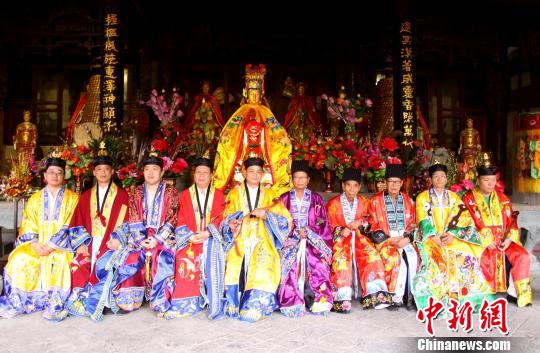 260余名兩岸道教弟子陳靖姑祖廟結(jié)業(yè) 260余名兩岸道教弟子陳靖姑祖廟結(jié)業(yè)