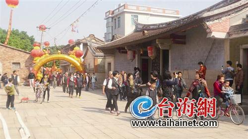 近40位臺(tái)胞湘橋拜華佗村民張燈結(jié)彩迎客人