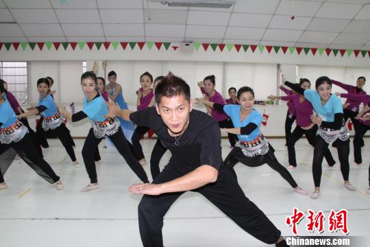 �����������g�赸�����F(tu��n)���M(j��n)�_(t��i)��У�@