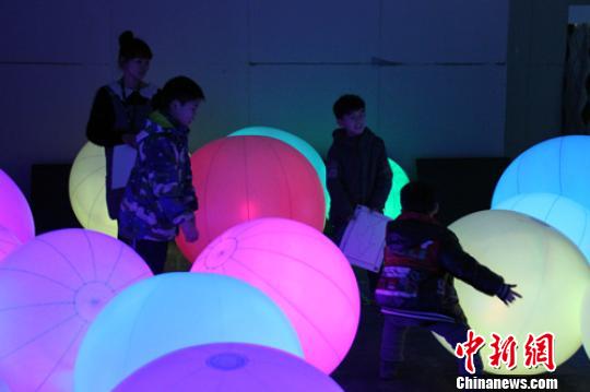 臺(tái)灣“3D太空奇幻世界特展”在河北定州首展 臺(tái)灣“3D太空奇幻世界特展”在河北定州首展