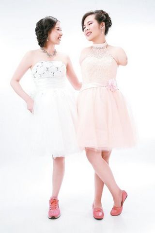 男友不離不棄臺(tái)“單腳新娘”跨越痛苦收獲愛(ài)情