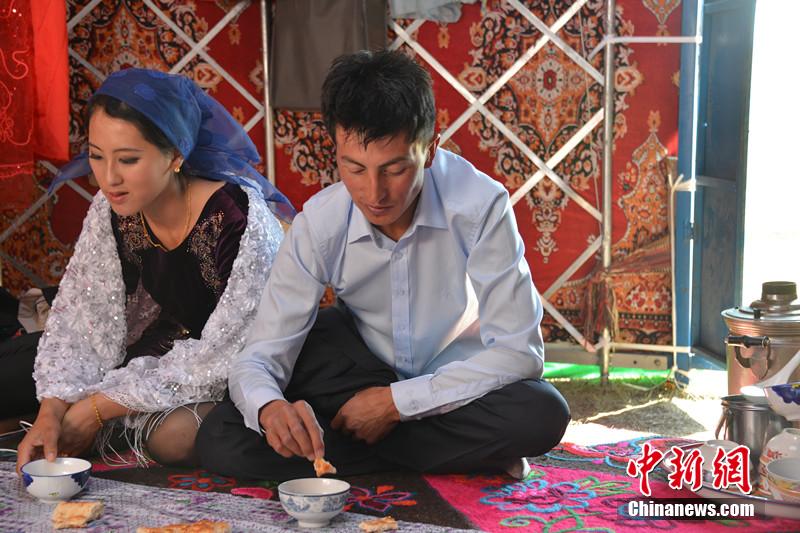 臺(tái)灣姑娘嫁給新疆哈薩克族青年女方送樓房和羊 臺(tái)灣姑娘嫁給新疆哈薩克族青年女方送樓房和羊