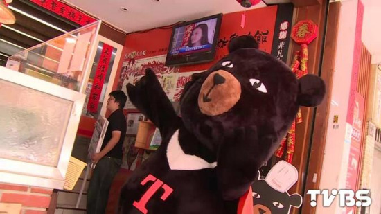 臺灣“喔熊”當(dāng)一日店長推展美食觀光(圖)