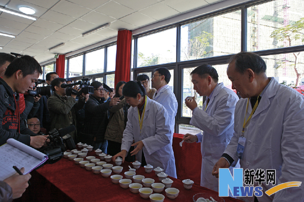 兩岸茶王爭(zhēng)霸賽開(kāi)賽 1000多個(gè)茶樣角逐茶王 兩岸茶王爭(zhēng)霸賽開(kāi)賽 1000多個(gè)茶樣角逐茶王