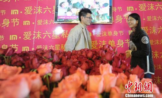 ���������õ�廨�� ���к��ı�����Ů���@�þo����