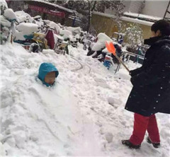 ��ѩ�����˰棺���ӱ��H����ѩ����(�D)