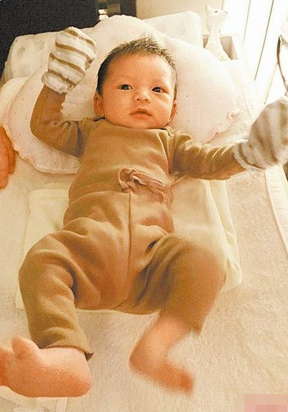 吳佩慈愛(ài)子近照