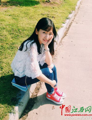 學(xué)生裝扮(圖片來源于晏同學(xué)個(gè)人微博)