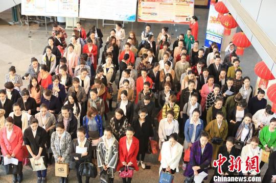 �Ϻ��½��гˈ����˔�(sh��)��(chu��ng)�vʷ�¸�