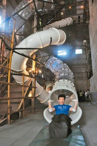 “好像要飛起來”臺(tái)文創(chuàng)園打造出全透明極限滑梯