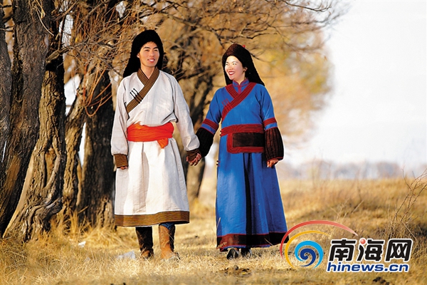 85后夫妻辭職環(huán)游全國(guó) 拍56套民族結(jié)婚照 85后夫妻辭職環(huán)游全國(guó) 拍56套民族結(jié)婚照