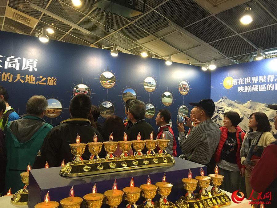 “海外華文媒體眼中的藏區(qū)”攝影展在臺舉辦 “海外華文媒體眼中的藏區(qū)”攝影展在臺舉辦