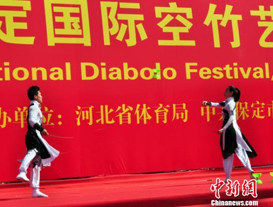 兩岸抖空竹高手保定“論劍”9歲竹友奪三項(xiàng)大獎