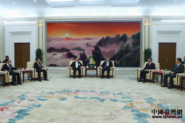 俞正聲會(huì)見(jiàn)臺(tái)灣商業(yè)總會(huì)赴大陸經(jīng)貿(mào)考察團(tuán)