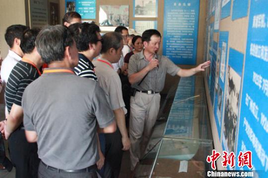 臺灣高雄兩岸和平發(fā)展促進會訪問團參訪保定軍校