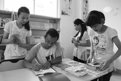 閩臺(tái)學(xué)子為山區(qū)孩子建“愛(ài)心書(shū)屋”(圖)