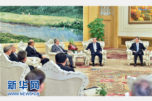 8��18��,�й��������ξֳ�ί��ȫ�����f(xi��)��ϯ�����ڱ�����(hu��)Ҋ�_(t��i)�����I(y��)����(hu��)��ꑽ�(j��ng)�Q(m��o)����F(tu��n)һ����