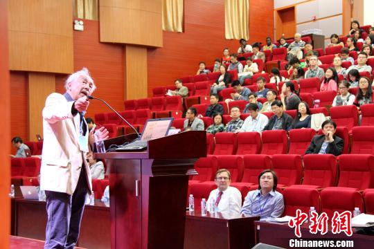 著名語言學家王士元院士在演化語言學國際研討會上發(fā)表主題演講 著名語言學家王士元院士在演化語言學國際研討會上發(fā)表主題演講