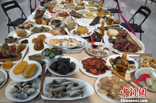 隕石化石“菜系”河北展出 臺(tái)灣“生發(fā)石”受關(guān)注 隕石化石“菜系”河北展出 臺(tái)灣“生發(fā)石”受關(guān)注