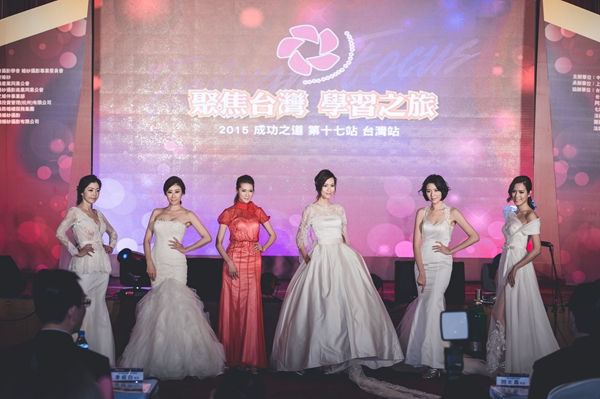 兩岸婚紗攝影業(yè)者齊聚臺北共探產(chǎn)業(yè)“成功之道” 兩岸婚紗攝影業(yè)者齊聚臺北共探產(chǎn)業(yè)“成功之道”