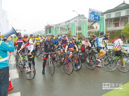 張家界舉行自行車(chē)賽臺(tái)灣選手包攬男女組冠軍