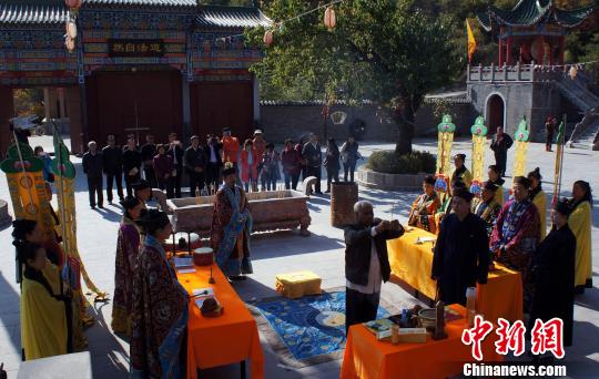 �����ú��{�ɰ������Ļ���ӑ����ɽ�|�����e�У��D������