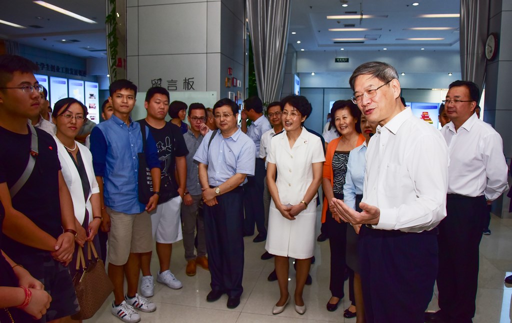 張志軍主任出席魯臺經(jīng)貿(mào)洽談會并在山東調(diào)研 張志軍主任出席魯臺經(jīng)貿(mào)洽談會并在山東調(diào)研