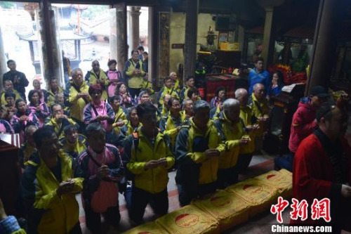 2��21�����_�������а�ɰ��ʥĸ�m�����ű�һ��42�������R�����������`�������Љ�Ԫ�������𣬕r��6�������θ����������������ލu�]���M��������Ⱥ�A �z