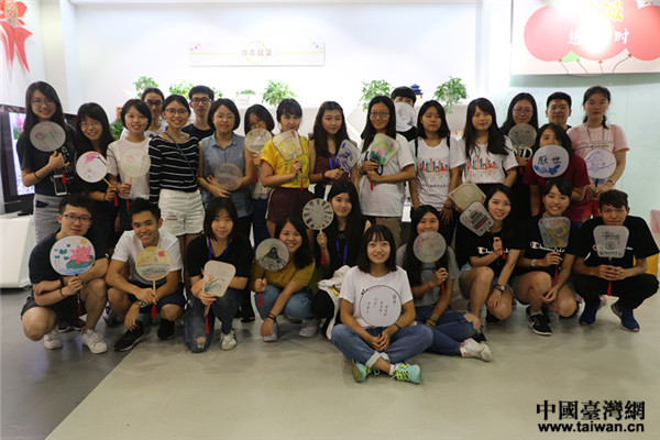 ���ײ��Ļ��ӽ������ɰ�����չʾ�������L����D��