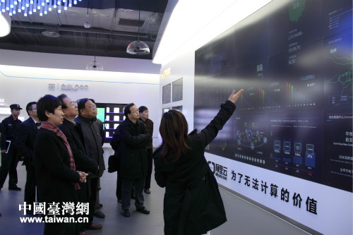 兩岸企業(yè)家峰會成長型和中小企業(yè)合作推進小組在云棲小鎮(zhèn)國際會展中心參觀考察 兩岸企業(yè)家峰會成長型和中小企業(yè)合作推進小組在云棲小鎮(zhèn)國際會展中心參觀考察